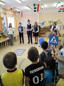 kImzUNzF1O8