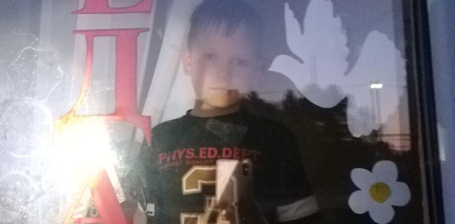 Прогремел салют