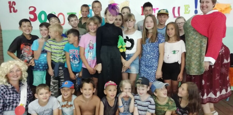 Cпортивная эстафета в театральной тематике